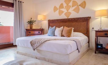 Casa en venta en condominio 4 recámaras frente a la laguna en Zona Hotelera, Cancún