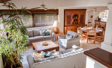 Casa en venta en condominio 4 recámaras frente a la laguna en Zona Hotelera, Cancún