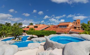 Casa en venta en condominio 4 recámaras frente a la laguna en Zona Hotelera, Cancún