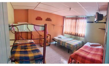 VENDO CASA/HOTEL CON 18 HABITACIONES POR LA 13