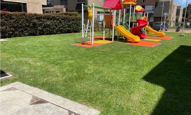 Arriendo casa de dos niveles en Cajica en Conjunto Cerrado.