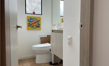 Arriendo casa de dos niveles en Cajica en Conjunto Cerrado.