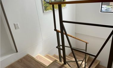 Arriendo casa de dos niveles en Cajica en Conjunto Cerrado.