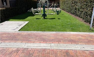 Arriendo casa de dos niveles en Cajica en Conjunto Cerrado.