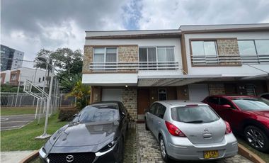 Casa en conjunto cerrado en venta, norte de Armenia