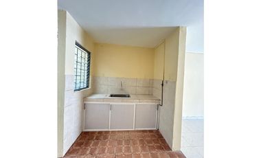 SE ARRIENDA CASA PRIMER  PISO BARRIO BOSQUES DE MARACAIBO TULU