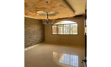 VENTA DE CASA DE 3 HABITACIONES EN AGUADULCE CON PANELES SOLARES