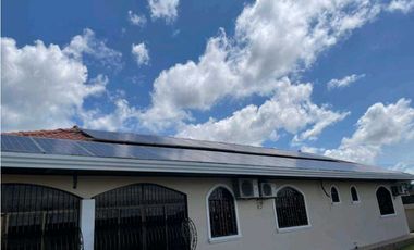 VENTA DE CASA DE 3 HABITACIONES EN AGUADULCE CON PANELES SOLARES