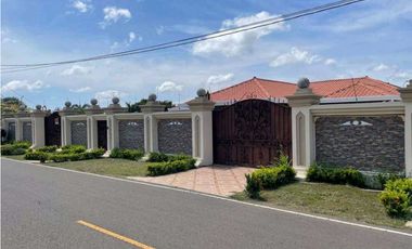 VENTA DE CASA DE 3 HABITACIONES EN AGUADULCE CON PANELES SOLARES