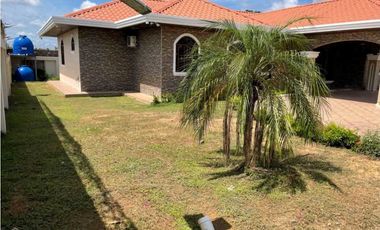 VENTA DE CASA DE 3 HABITACIONES EN AGUADULCE CON PANELES SOLARES