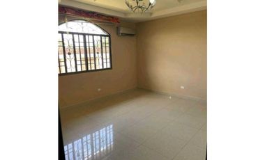 VENTA DE CASA DE 3 HABITACIONES EN AGUADULCE CON PANELES SOLARES