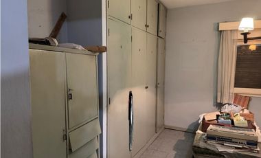 SOLIDA CASA AMERICANA sobre 2 LOTES. EN VENTA. ITUZAINGO NORTE