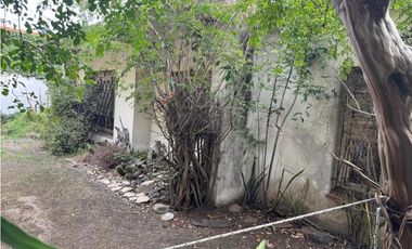 SOLIDA CASA AMERICANA sobre 2 LOTES. EN VENTA. ITUZAINGO NORTE