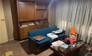 SOLIDA CASA AMERICANA sobre 2 LOTES. EN VENTA. ITUZAINGO NORTE