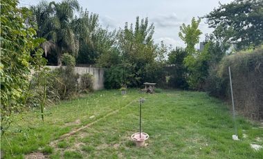 SOLIDA CASA AMERICANA sobre 2 LOTES. EN VENTA. ITUZAINGO NORTE