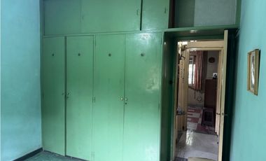 SOLIDA CASA AMERICANA sobre 2 LOTES. EN VENTA. ITUZAINGO NORTE