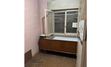 SOLIDA CASA AMERICANA sobre 2 LOTES. EN VENTA. ITUZAINGO NORTE