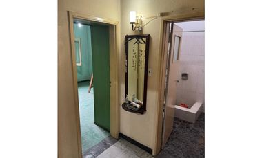 SOLIDA CASA AMERICANA sobre 2 LOTES. EN VENTA. ITUZAINGO NORTE