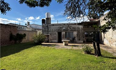 SE VENDE CASA CENTRICA EN ALMAFUERTE - 2 DORM