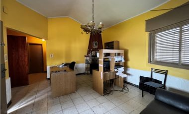 SE VENDE CASA CENTRICA EN ALMAFUERTE - 2 DORM