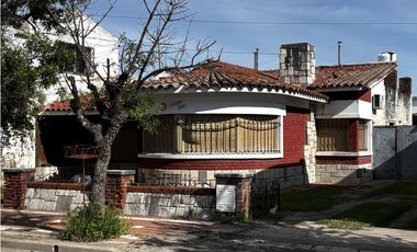 SE VENDE CASA CENTRICA EN ALMAFUERTE - 2 DORM