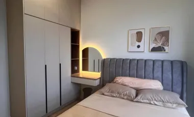 Apartment Features: kitchen equipped with refrigerator, oven