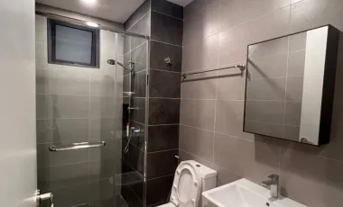 Apartment Features: kitchen equipped with refrigerator, oven