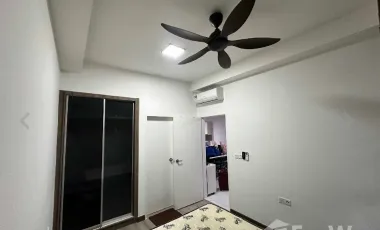 Apartment Features: kitchen equipped with refrigerator, oven