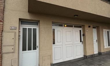 Se vende casa interna en Juan del Campillo 3149