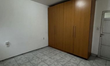 Se vende casa interna en Juan del Campillo 3149