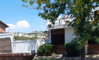 Casa con Departamento en venta en Quilmes Este