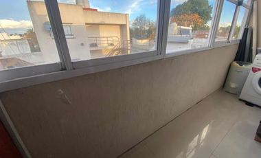 VENTA DEPARTAMENTO DE 2 AMBIENTES CON COCHERA CUBIERTA Y BALCON EN RAMOS MEJIA