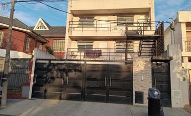VENTA DEPARTAMENTO DE 2 AMBIENTES CON COCHERA CUBIERTA Y BALCON EN RAMOS MEJIA