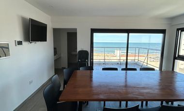 ALQUILER ANUAL departamento 2 ambientes con cochera doble frente al mar