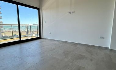 ALQUILER ANUAL departamento 2 ambientes con cochera doble frente al mar