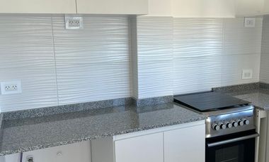 ALQUILER ANUAL departamento 2 ambientes con cochera doble frente al mar