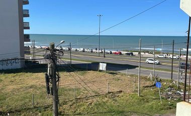 ALQUILER ANUAL departamento 2 ambientes con cochera doble frente al mar