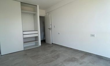 ALQUILER ANUAL departamento 2 ambientes con cochera doble frente al mar