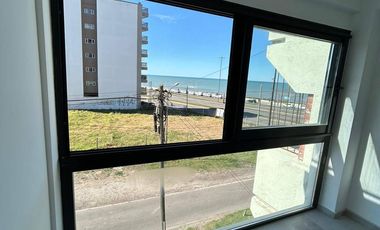 ALQUILER ANUAL departamento 2 ambientes con cochera doble frente al mar