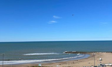 ALQUILER ANUAL departamento 2 ambientes con cochera doble frente al mar