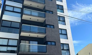 ALQUILER ANUAL departamento 2 ambientes con cochera doble frente al mar