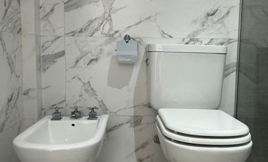 ALQUILER ANUAL departamento 2 ambientes con cochera doble frente al mar