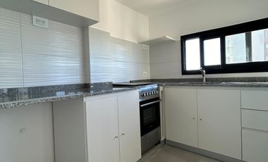 ALQUILER ANUAL departamento 2 ambientes con cochera doble frente al mar