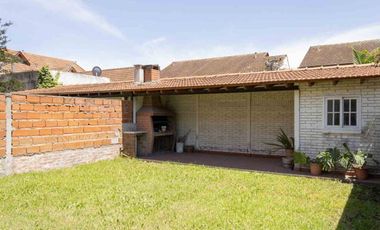 VENTA CASA DUPLEX 4 AMB BARRIO LOS ROBLES BURZACO