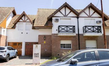 VENTA CASA DUPLEX 4 AMB BARRIO LOS ROBLES BURZACO