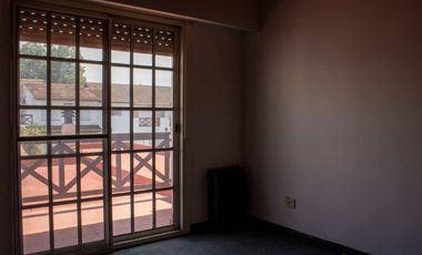 VENTA CASA DUPLEX 4 AMB BARRIO LOS ROBLES BURZACO