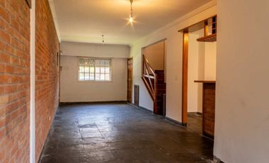 VENTA CASA DUPLEX 4 AMB BARRIO LOS ROBLES BURZACO