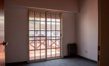 VENTA CASA DUPLEX 4 AMB BARRIO LOS ROBLES BURZACO