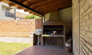 VENTA CASA DUPLEX 4 AMB BARRIO LOS ROBLES BURZACO