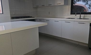 Casa renta en Bosque de las Lomas en privada (F)